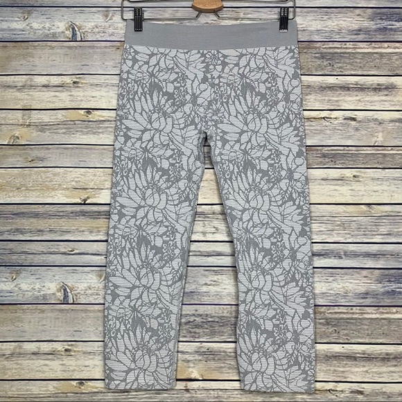 Fabletics Sebastian Mid-Rise Crop, Sz Sm - Picture 4 of 11